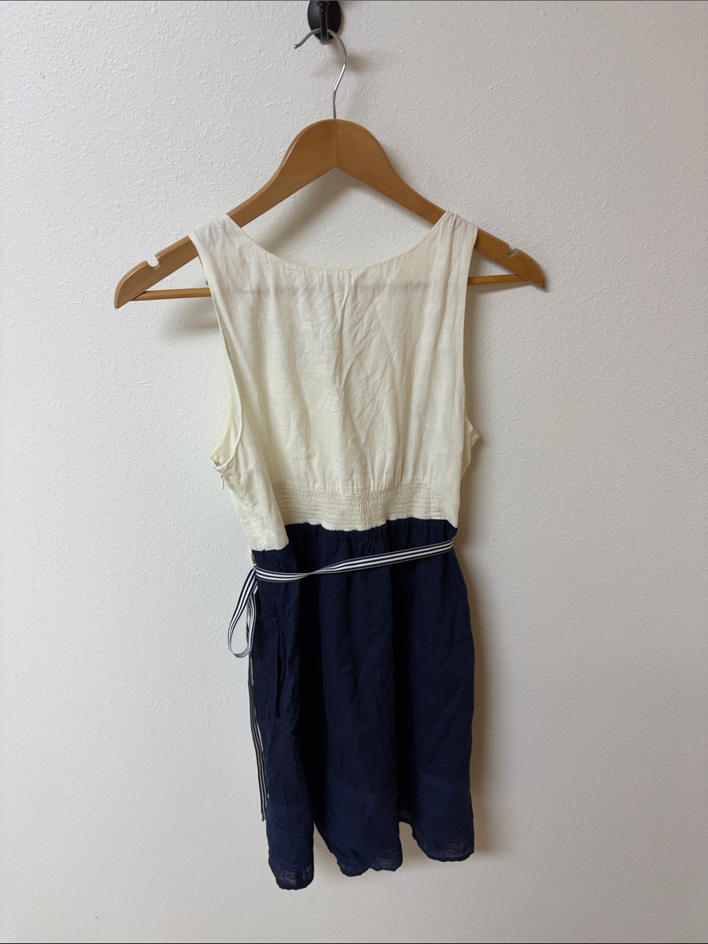 Maeve Sleeveless Two-Tone Cream and Navy Dress with Waist Tie women’s size 4 - Picture 2 of 6
